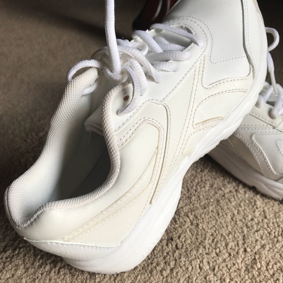 Reebok walking shoe - Picture 3 of 5